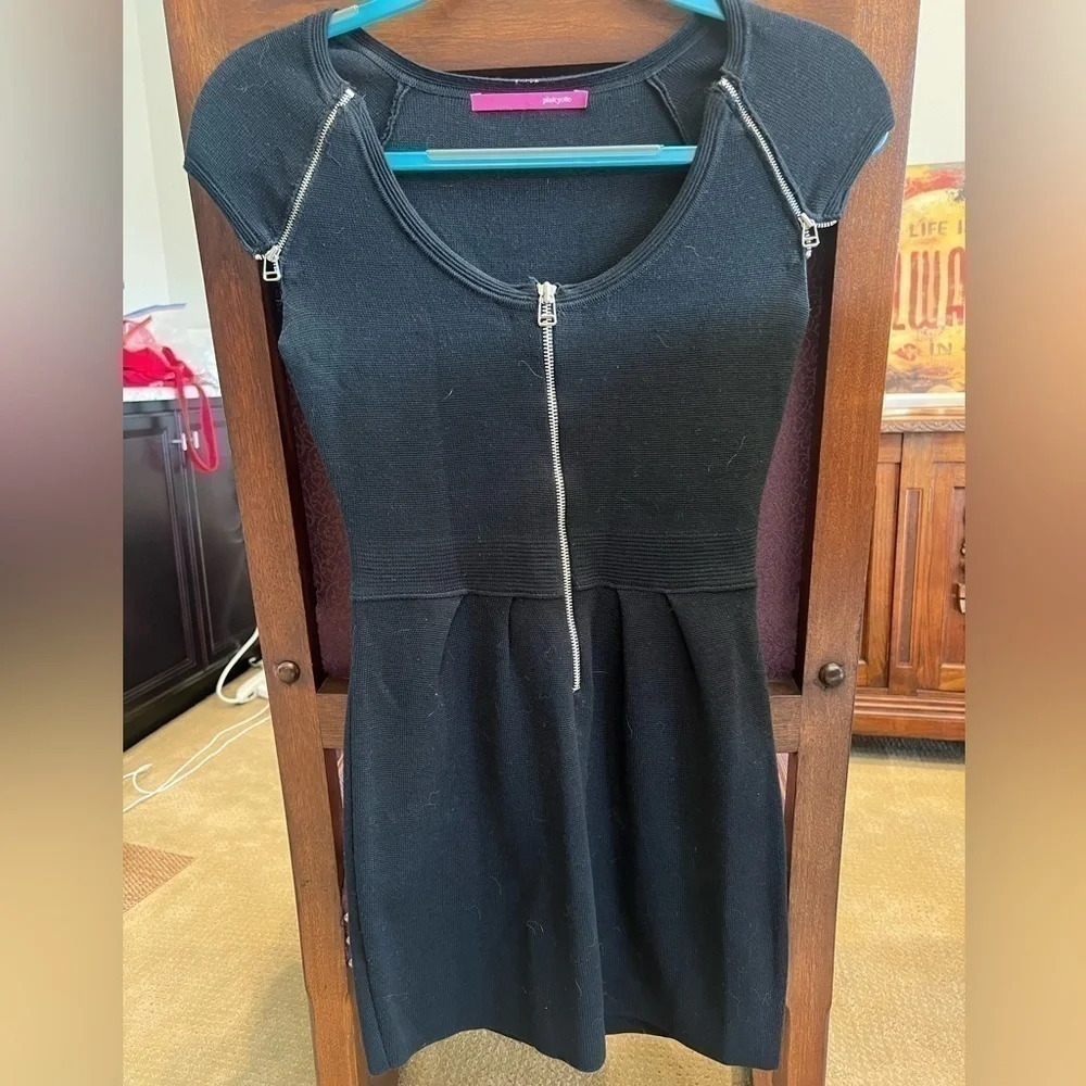 PinkyYotto LBD: black cocktail dress with silver zippers